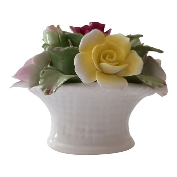 Aynsley Porcelain Flower Basket June Rose Hand Molded England Vintage TINY CHIP. - Picture 5 of 16